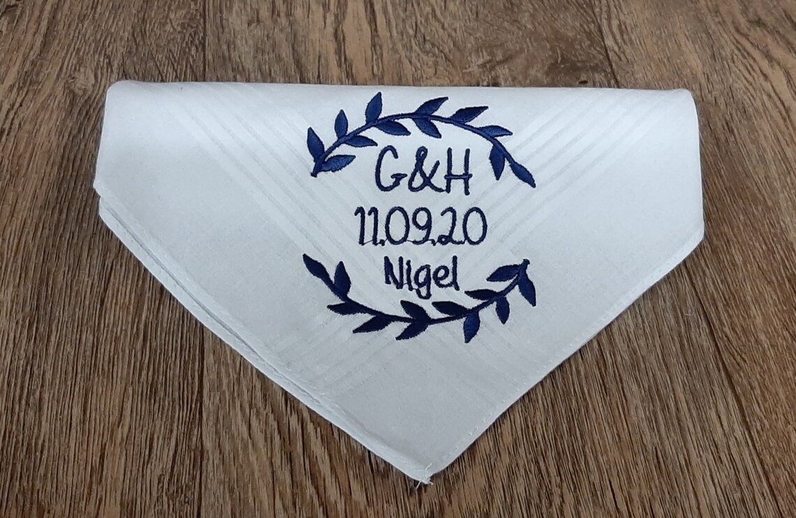 Embroidered hanky in navy