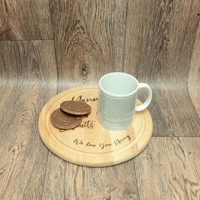 Personalised round wooden mug board. Personalised engraved beer glass. Beautiful engraved personalised gift for every occasion. Personalised gifts for daddy. This image is shown on the personalisation company website. Personalised and affordable gifts for every occassion. Visit www.the-personalisation-company.co.uk