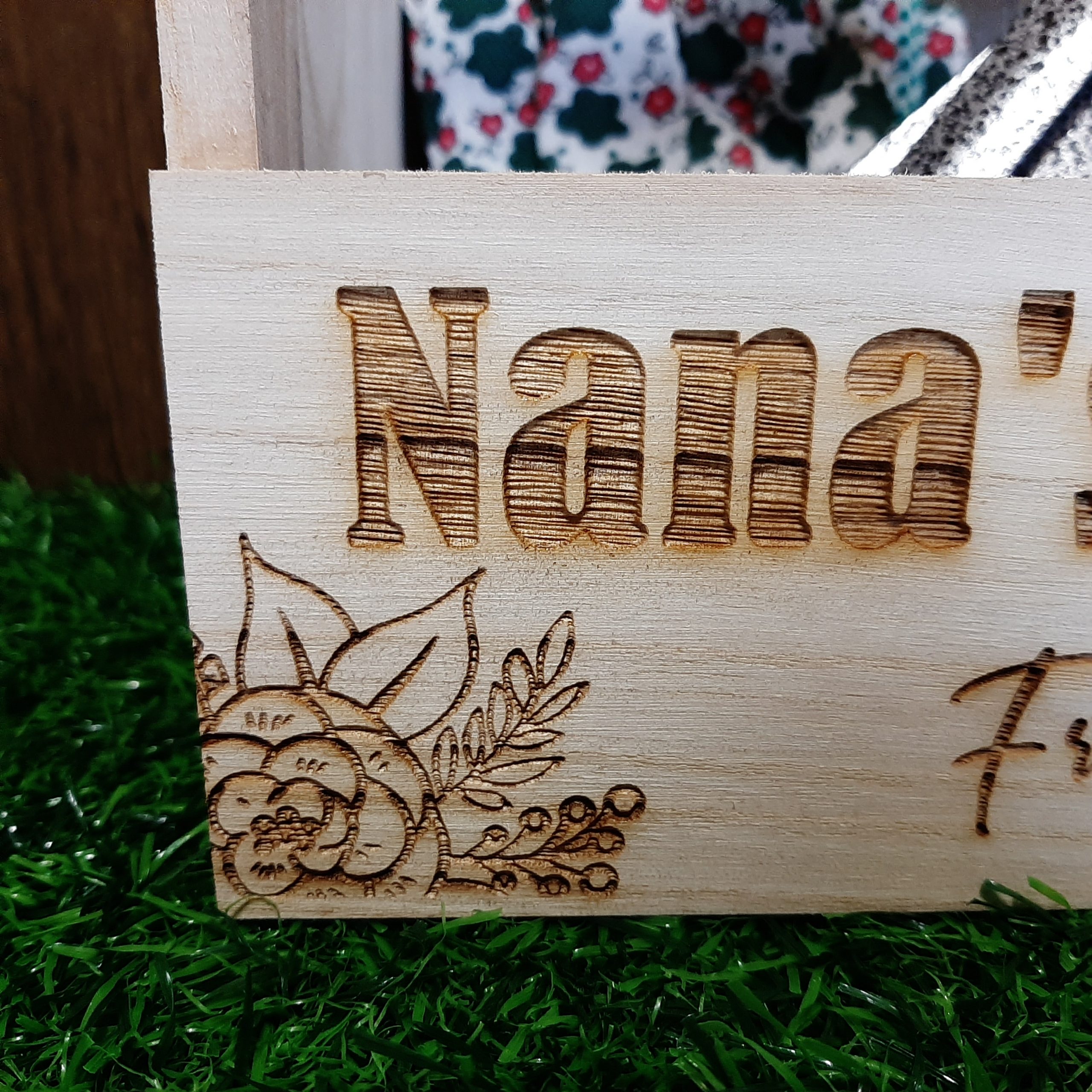 Close up of the engraved flower on the gardening kit