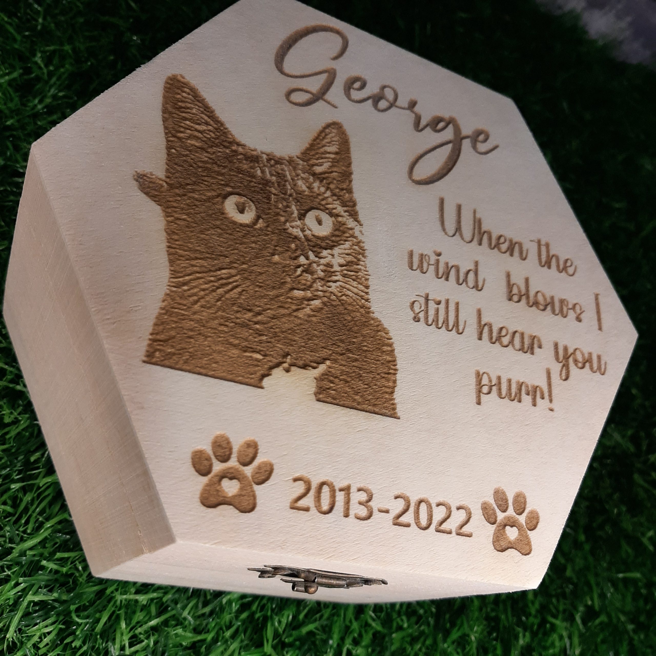 Zoomed in on the engraving of the pet memory box