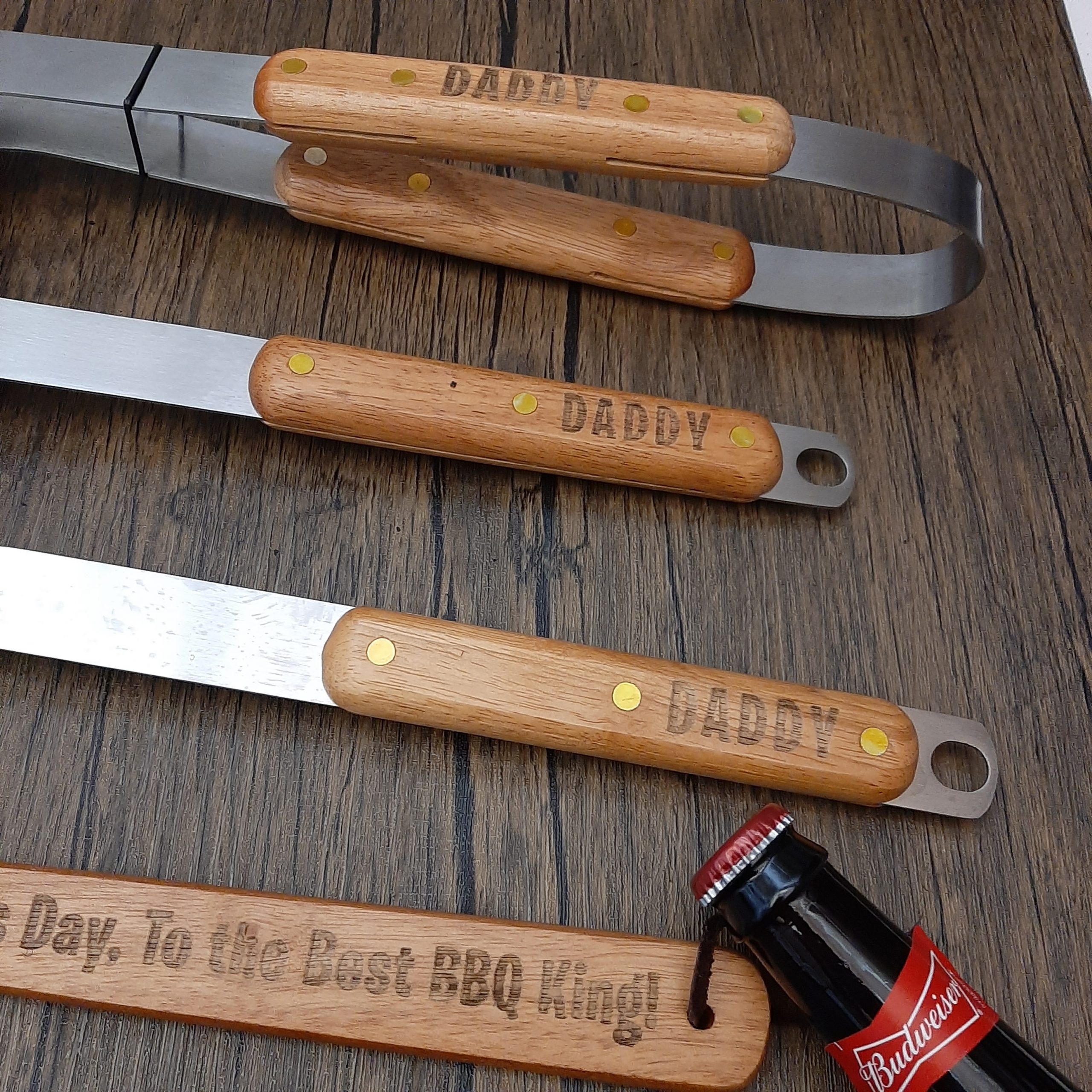 bbq utensil tool kit with wrapped carrier with personalised handles zoomed in on engraving